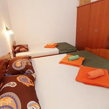 Maja 1242 Apartman
