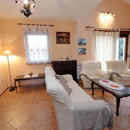 Maja 1242 Apartman *
