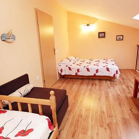 Maja 1242 Apartman Ližnjan
