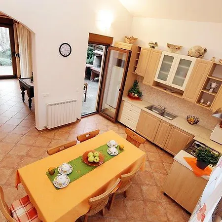 Maja 1242 Apartman