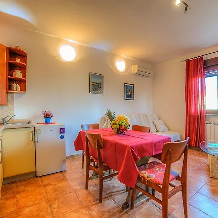 Apartman Maja 1242 *