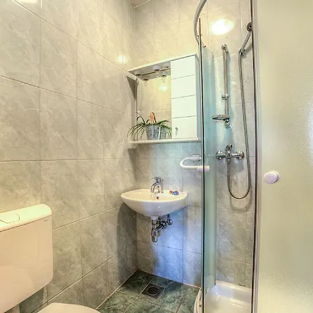 Apartman Maja 1242 *