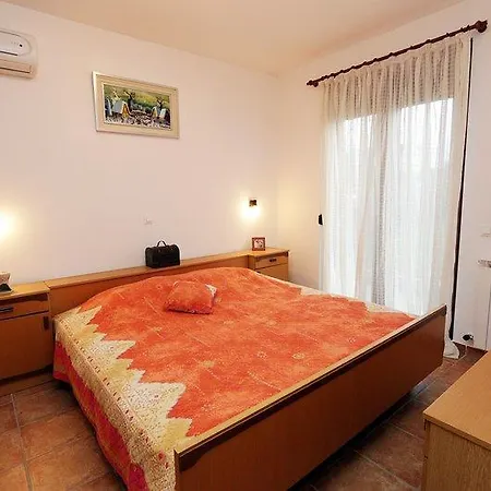 Maja 1242 Apartman