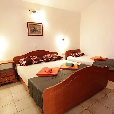 Apartman Maja 1242 *