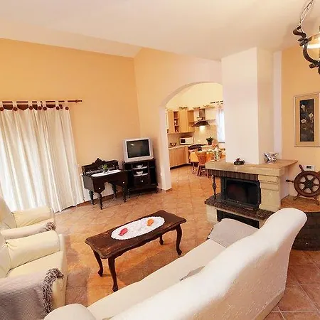 Maja 1242 Apartman *