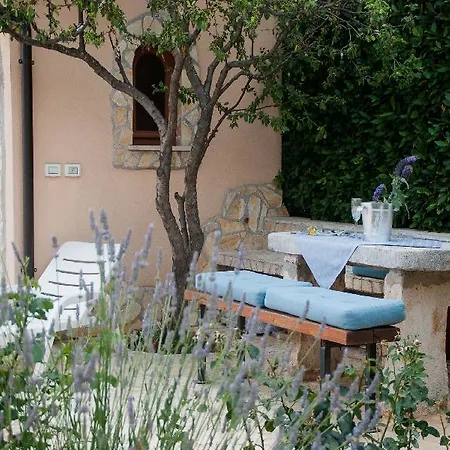 Maja 1242 Apartman Liznjan